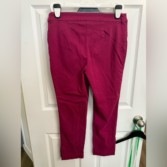Chicos Size 1 Short (Women’s Medium 8) Fuschia Cranberry Perfect Stretch Pants - Picture 4 of 6